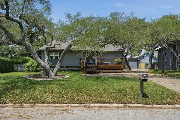 2104 Crescent Drive, Rockport, TX 78382