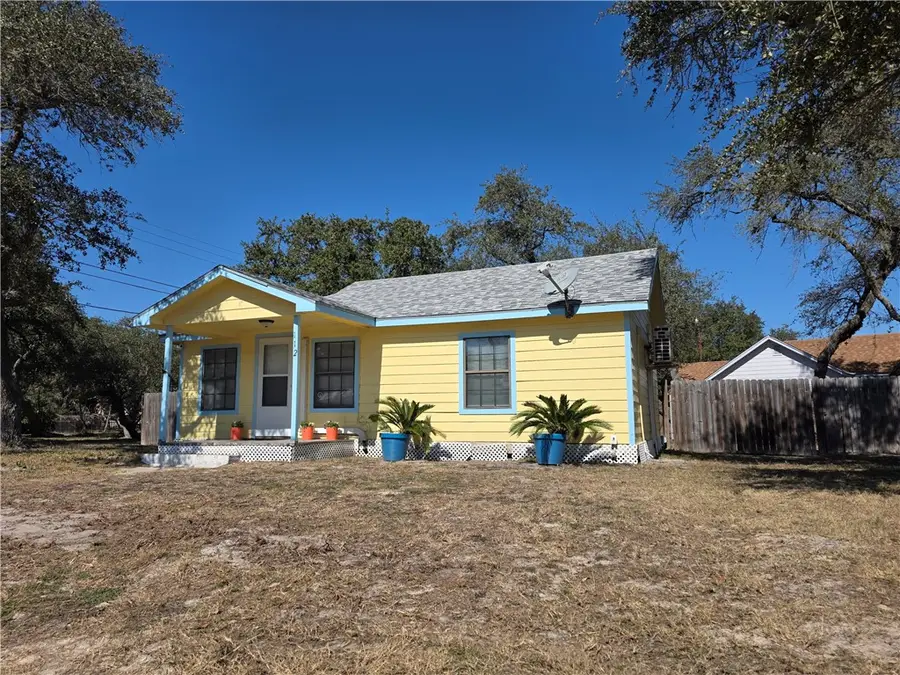 112 E Linden Street, Rockport, TX 78382 - #3