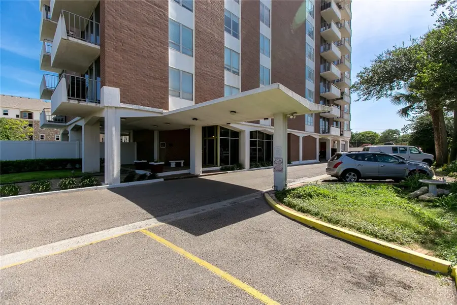 715 S Upper Broadway #1103, Corpus Christi, TX 78401 - #3