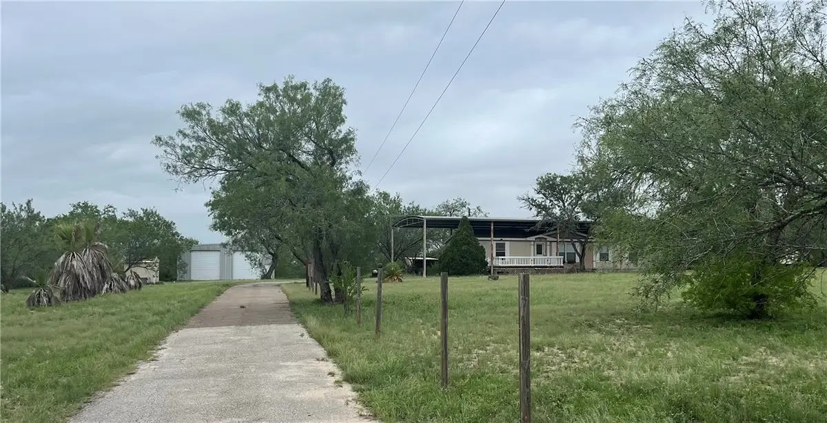 121 County Rd 133, George West, TX 78022 - #1