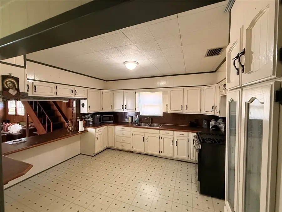 111 Dunbar Street, Refugio, TX 78377 - #3