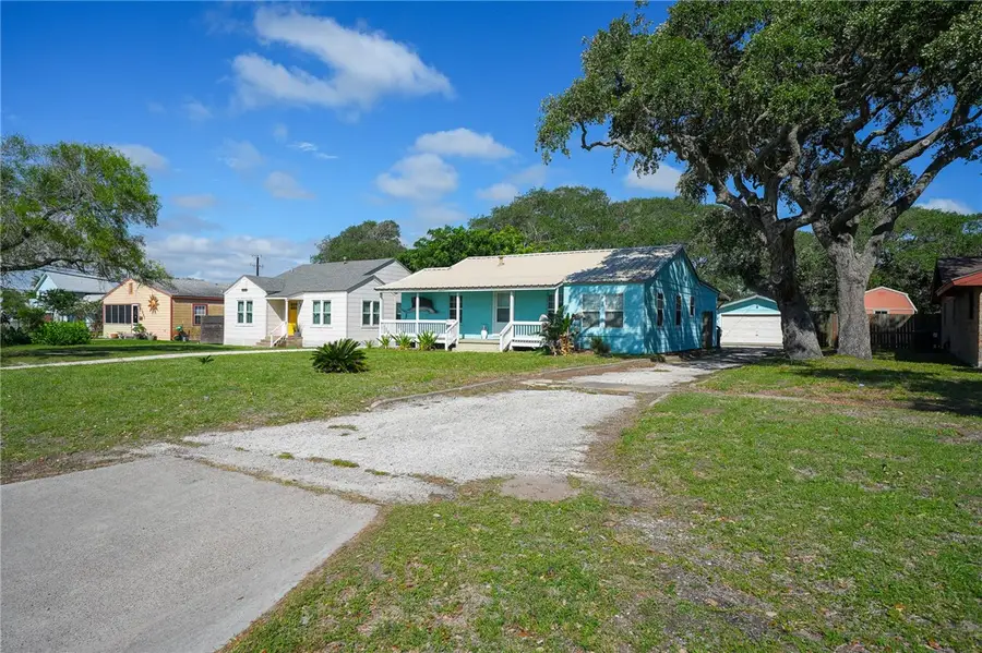 1044 S Houston Street, Aransas Pass, TX 78336 - #3