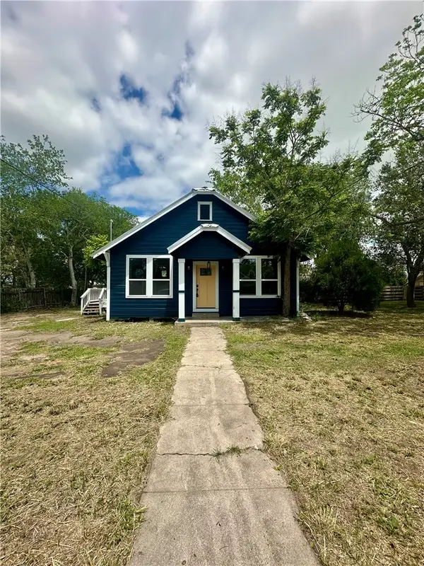 207 E Huntington Street, Beeville, TX 78102