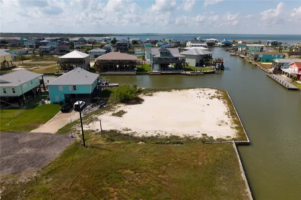 284 Kingfish Drive, Rockport, TX 78382