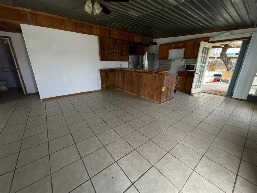 420 W Linden Street, Rockport, TX 78382 - #3