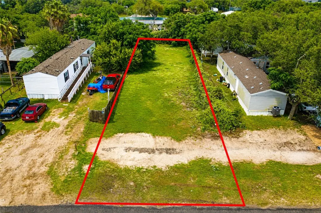 512 S Doughty Street, Rockport, TX 78382 - #1