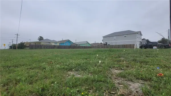 1404 S Church Street, Rockport, TX 78382