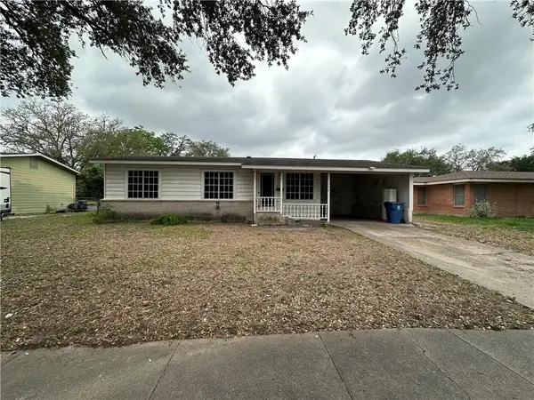 332 Woodlawn Street, Sinton, TX 78387