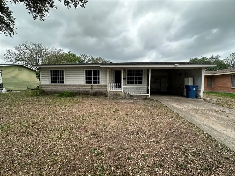 332 Woodlawn Street, Sinton, TX 78387 - #2