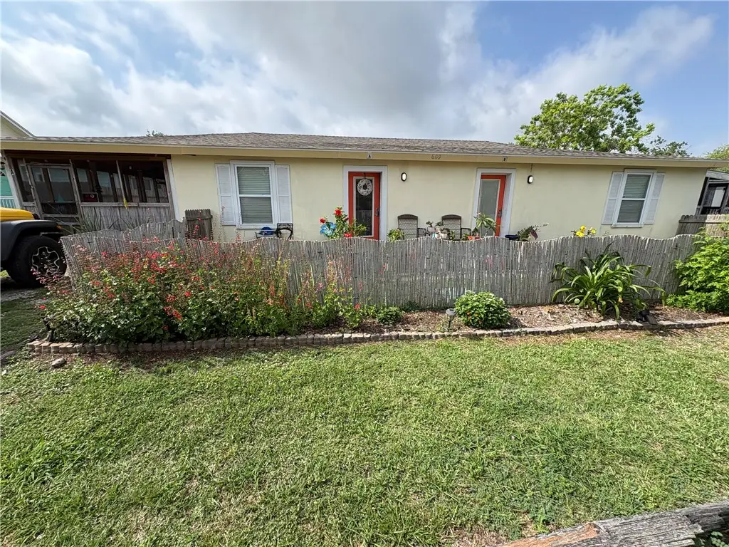 609 W Liberty Street, Rockport, TX 78382 - #1