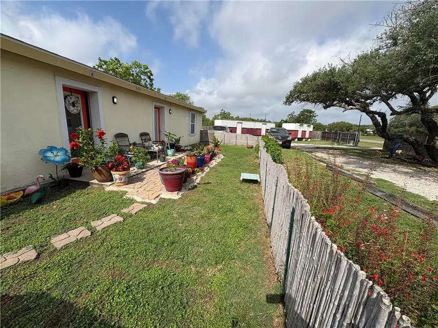 609 W Liberty Street, Rockport, TX 78382 - #2