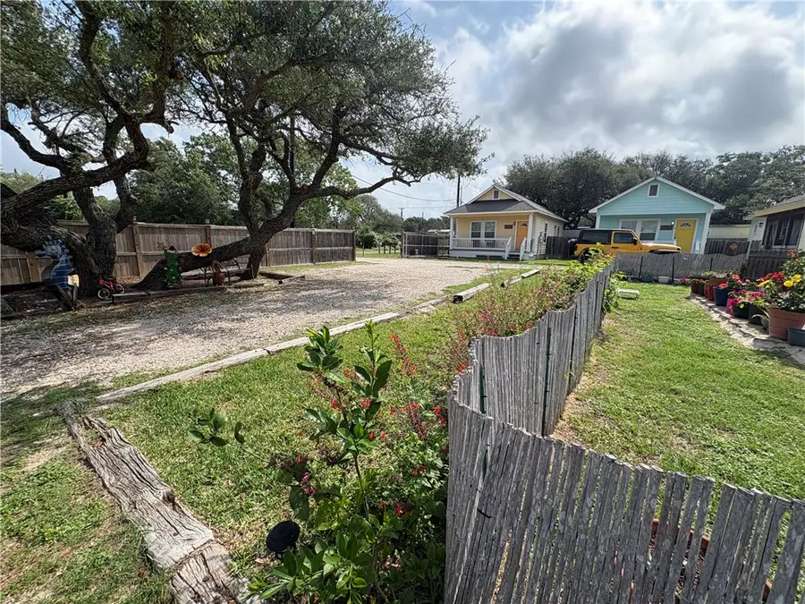 609 W Liberty Street, Rockport, TX 78382 - #3