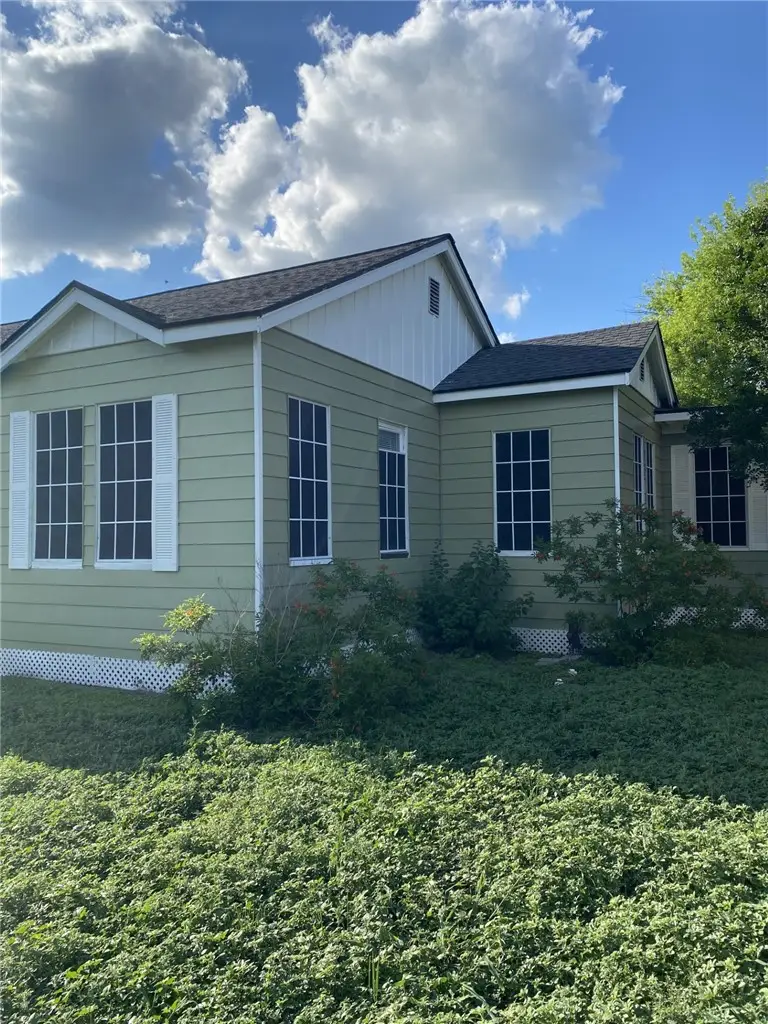 323 W 4th Street, Alice, TX 78332 - #3