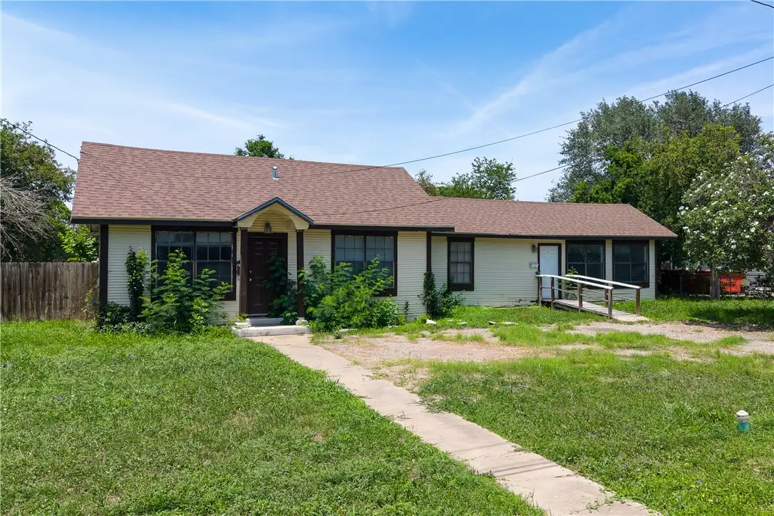 801 E 1st Street, Alice, TX 78332 - #1
