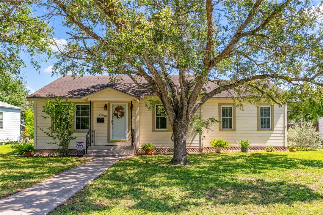 920 W Lee Avenue, Kingsville, TX 78363 - #1