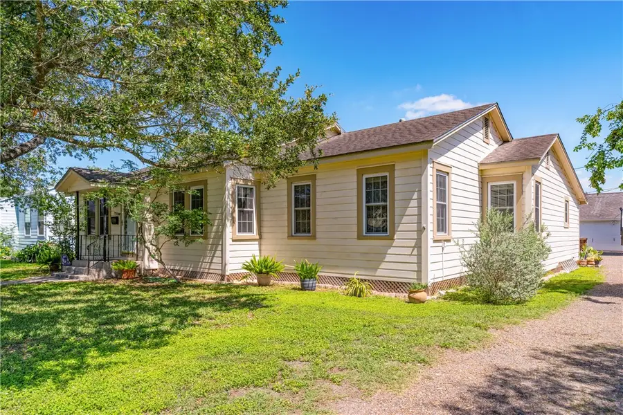 920 W Lee Avenue, Kingsville, TX 78363 - #2