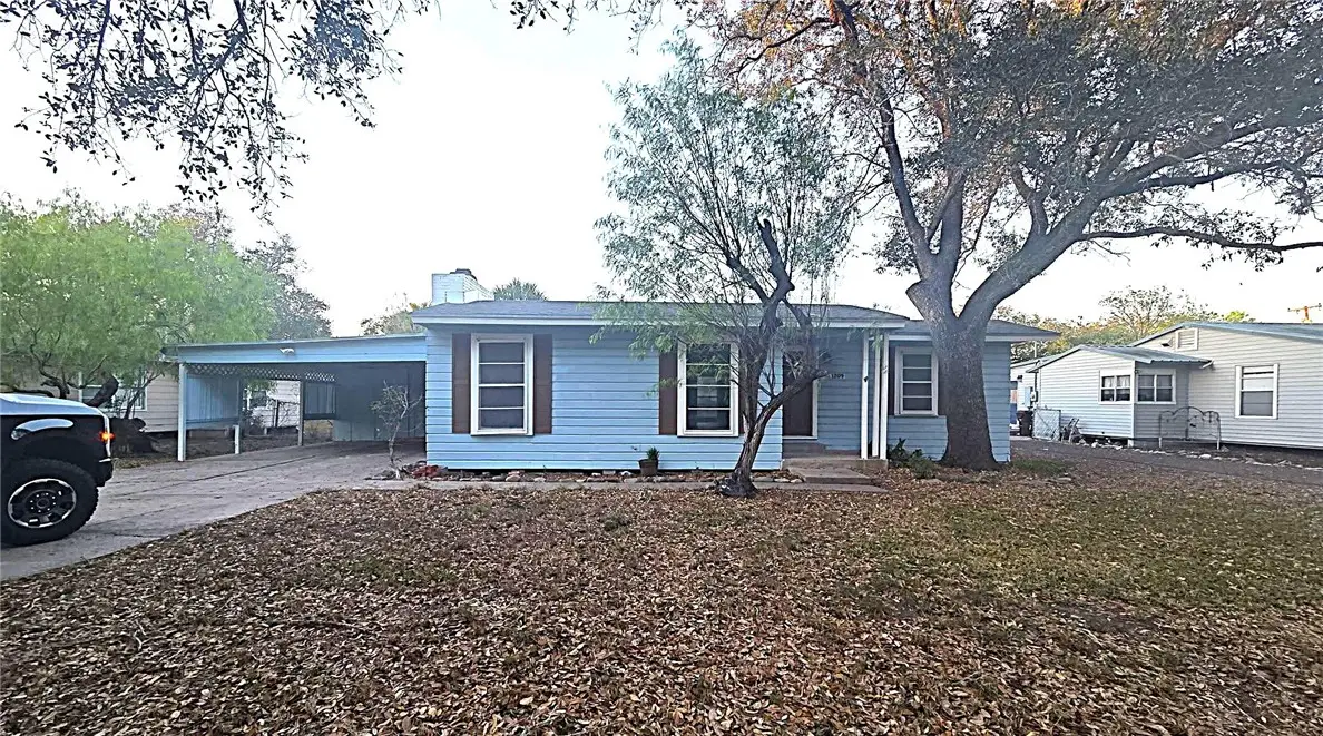 1204 W Lee Avenue, Kingsville, TX 78363 - #1