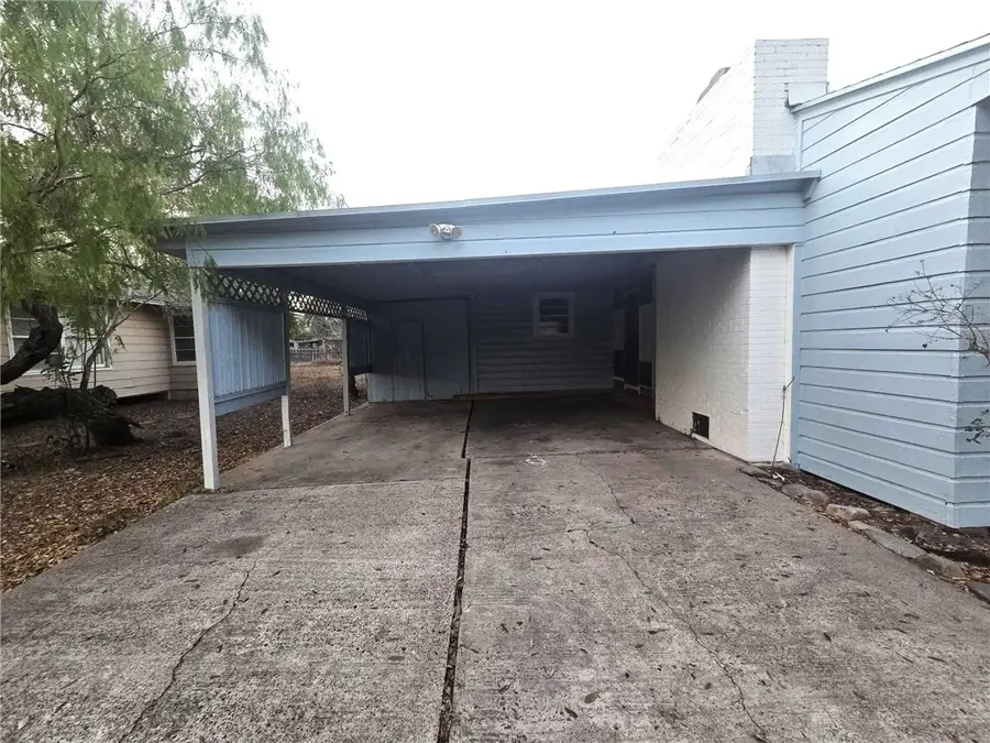 1204 W Lee Avenue, Kingsville, TX 78363 - #2