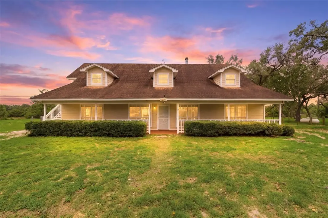 392 Winding Way Drive E, Victoria, TX 77905 - #1