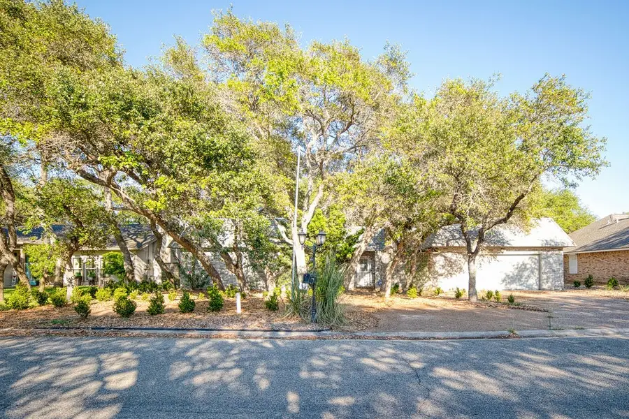 410 Fairway Oaks Street, Rockport, TX 78382 - #2