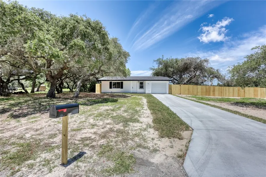 612 S 9th Street, Aransas Pass, TX 78336 - #2