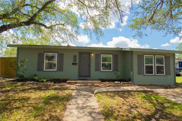 920 E Lewis Street, Sinton, TX 78387