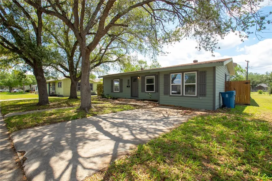 920 E Lewis Street, Sinton, TX 78387 - #2