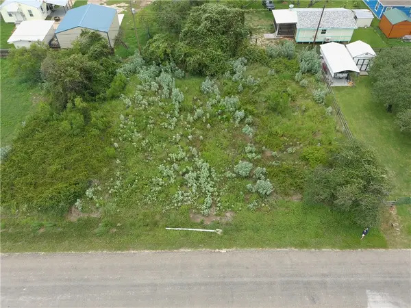 181 Shady Oaks Dr, Rockport, TX 78382