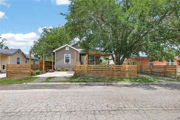 519 E Avenue F, Robstown, TX 78380