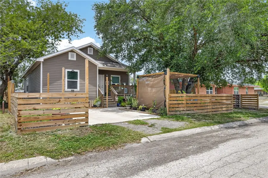 519 E Avenue F, Robstown, TX 78380 - #2