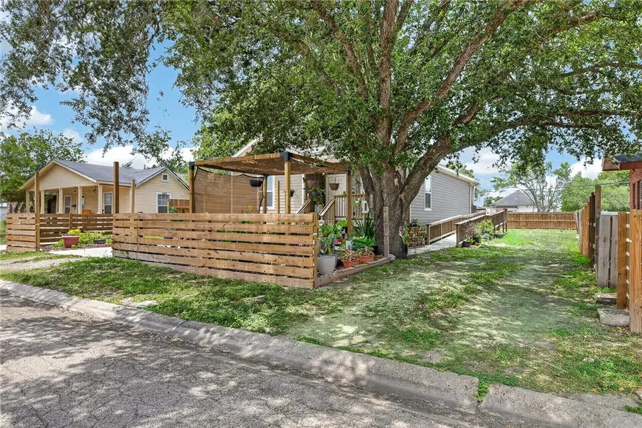 519 E Avenue F, Robstown, TX 78380 - #3