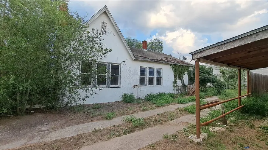 709 W Lee Avenue, Kingsville, TX 78363 - #2