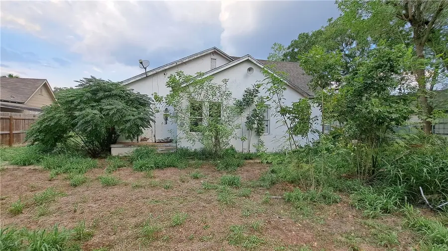 709 W Lee Avenue, Kingsville, TX 78363 - #3