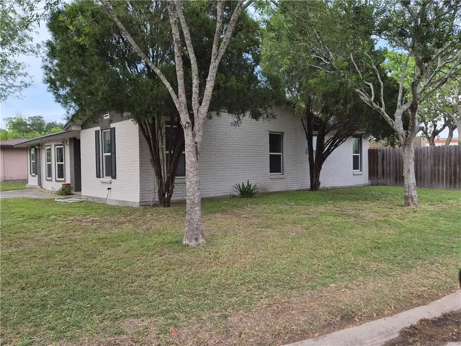 322 S 26th Street, Kingsville, TX 78363 - #2
