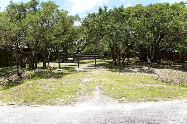 1121 Egret, Rockport, TX 78382