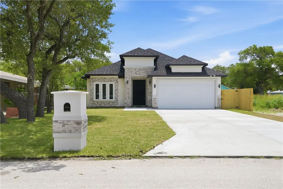 151 N 9th Street, Aransas Pass, TX 78336 - #2