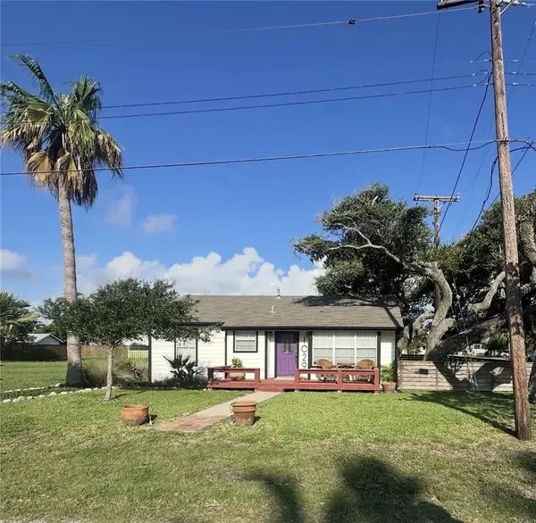 1029 Lady Claire Street, Rockport, TX 78382