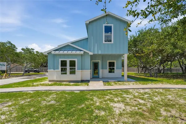150 Lavaca Circle, Rockport, TX 78382