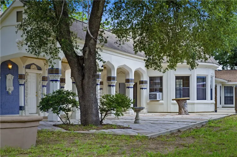 1221 Encino Drive, Pleasanton, TX 78064 - #2