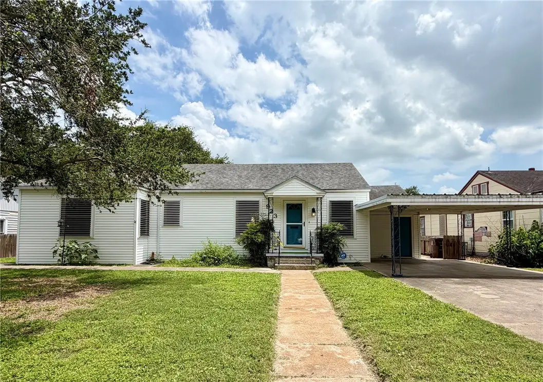 923 W Alice Avenue, Kingsville, TX 78363 - #1