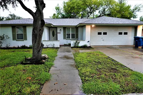 216 Llano Drive, Portland, TX 78374