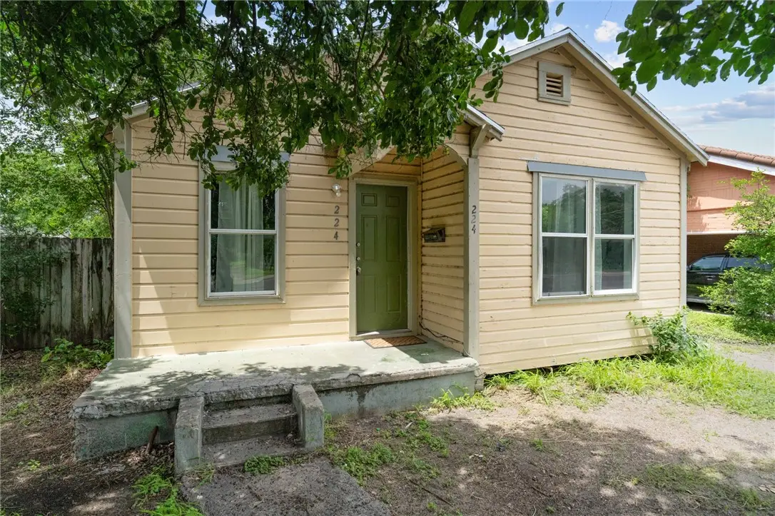 224 W Santa Gertrudis Street, Kingsville, TX 78363 - #1