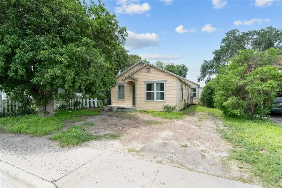 224 W Santa Gertrudis Street, Kingsville, TX 78363 - #2
