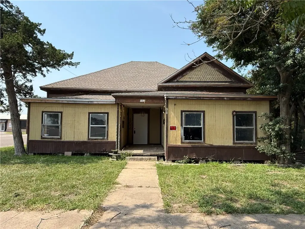 202 E Fordyce Avenue, Kingsville, TX 78363 - #1