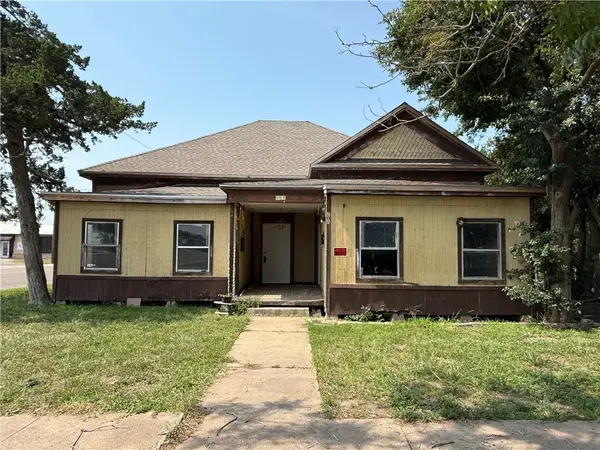 202 E Fordyce Avenue, Kingsville, TX 78363