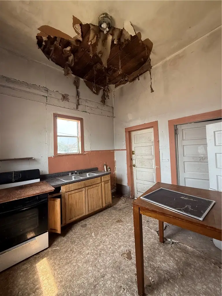 202 E Fordyce Avenue, Kingsville, TX 78363 - #3