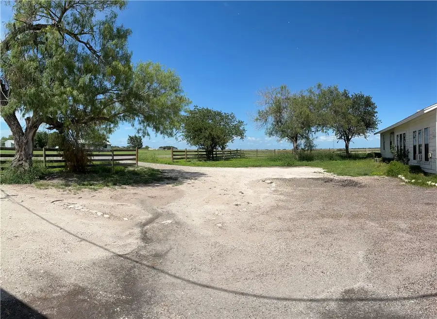 466 S County Road 307, Orange Grove, TX 78372 - #2