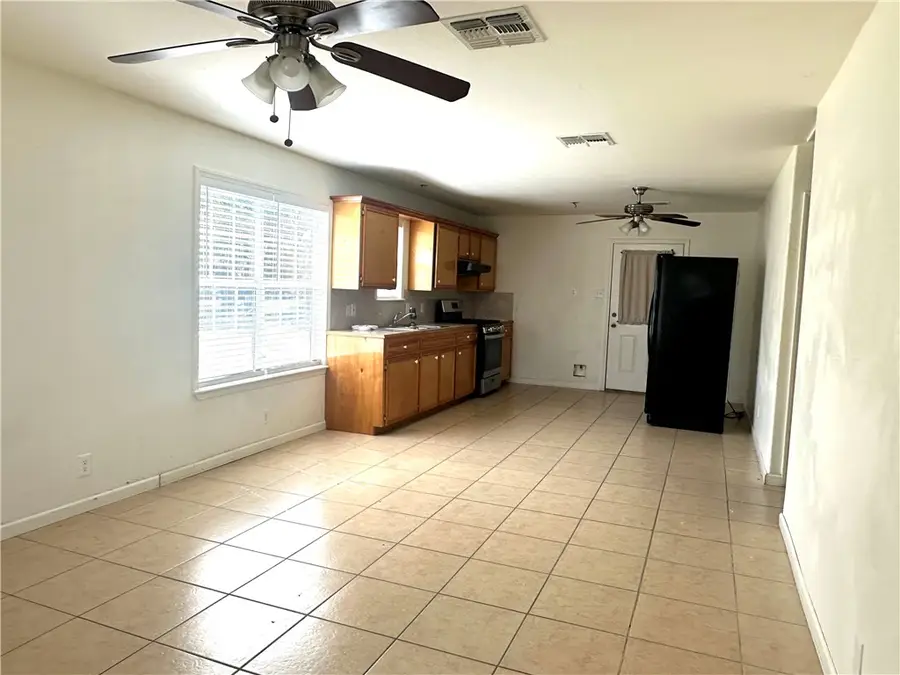 716 Sodville St, Sinton, TX 78387 - #2
