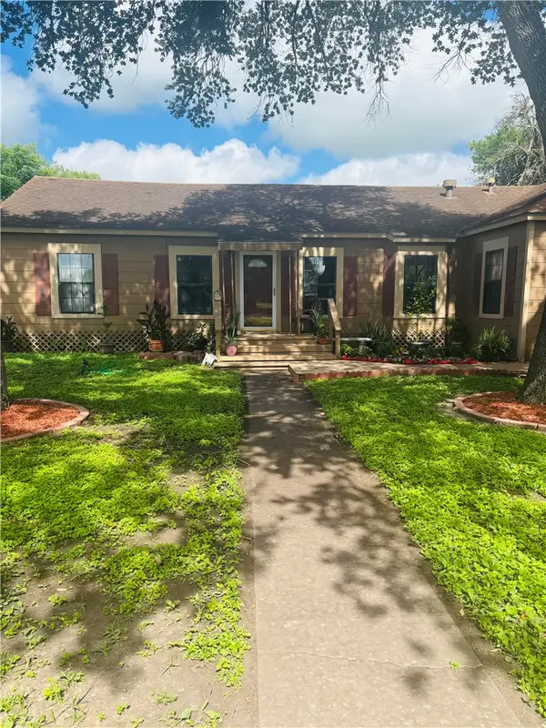 845 N Reynolds, Alice, TX 78332