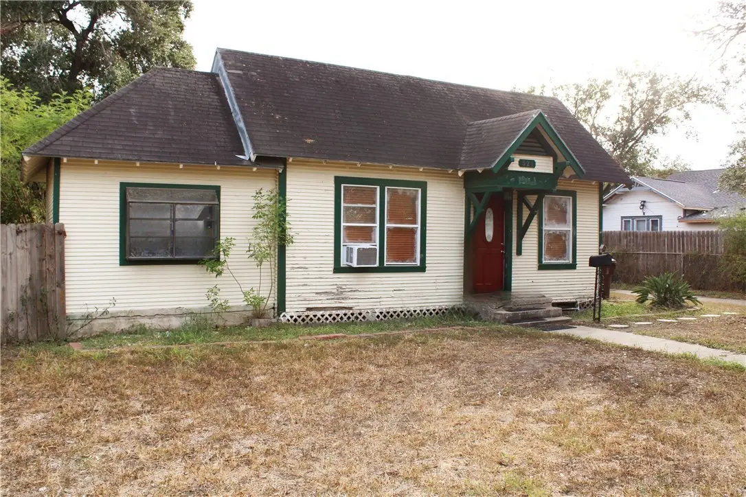 521 E Huisache Avenue, Kingsville, TX 78363 - #1